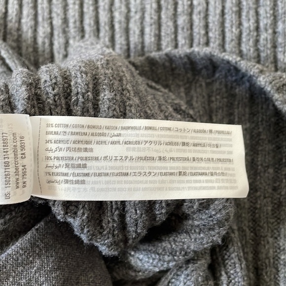 Abercrombie and Fitch knit sweater - Picture 4 of 4
